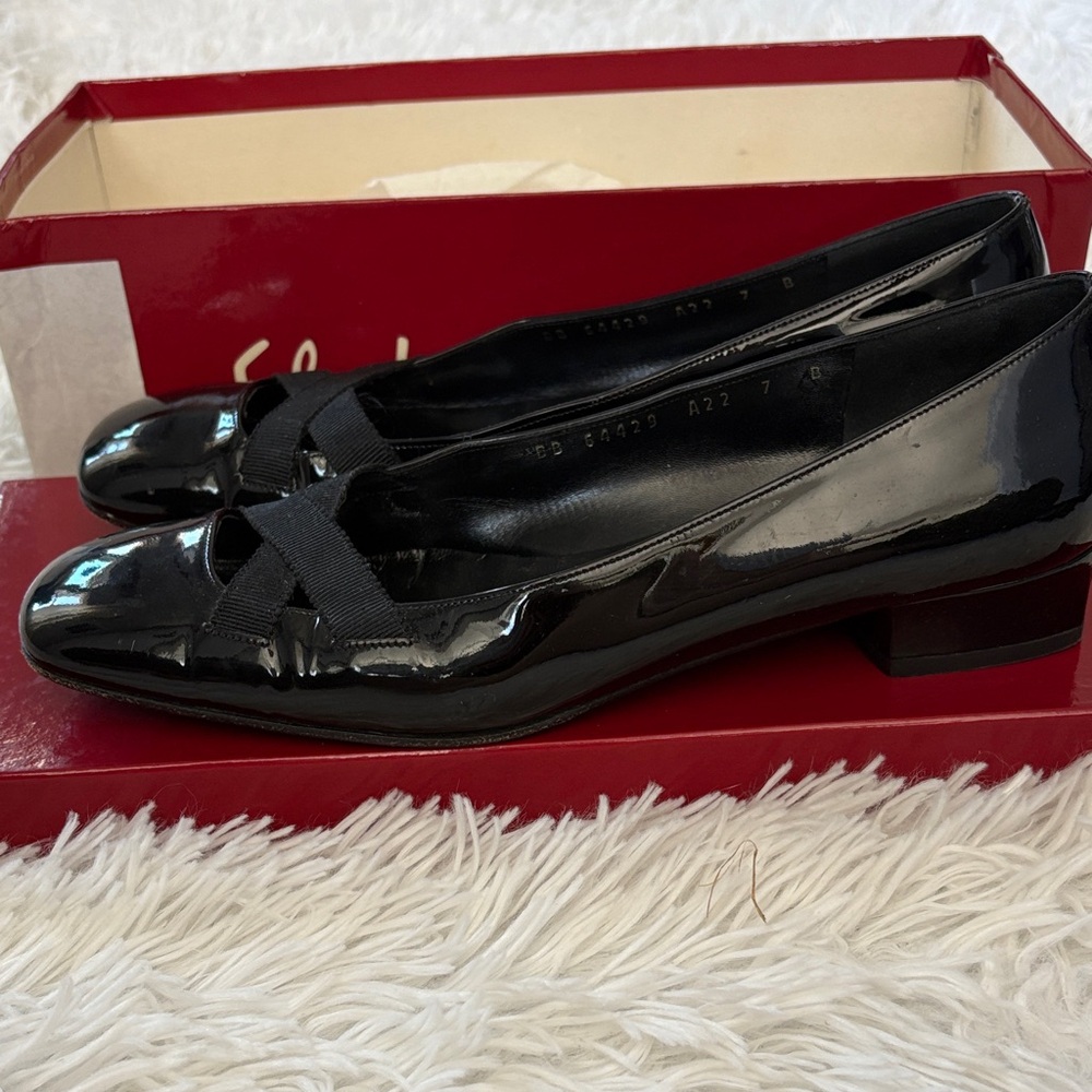 Salvatore Ferragamo Black Patent Leather Bow Flats - Picture 8 of 8